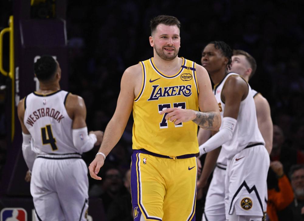 和前场逼抢 和前场逼抢